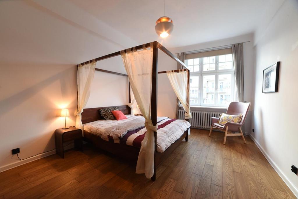 Designer Apartment 110M2 With King Size Beds & Equipped Kitchen Краків Екстер'єр фото