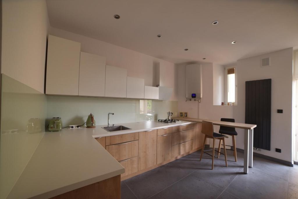 Designer Apartment 110M2 With King Size Beds & Equipped Kitchen Краків Екстер'єр фото